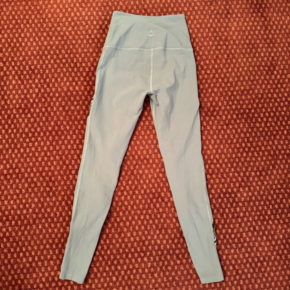 Beyond yoga high waisted baby blue leggings mesh panel detailing XS - Picture 6 of 6
